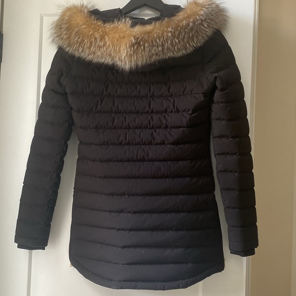 Moose Knuckles xs jacket. Fur hood liner is removable. - Picture 2 of 7